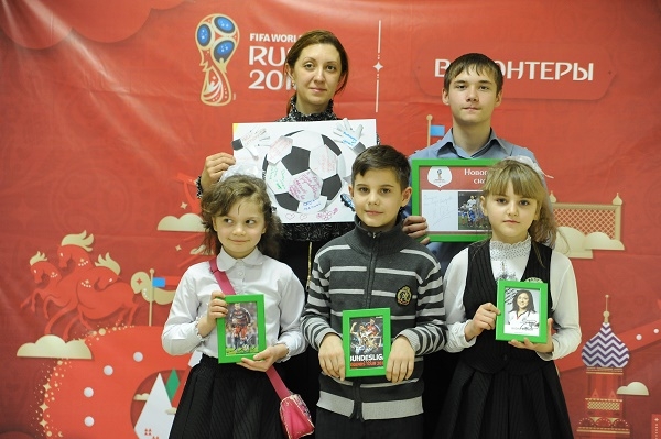 Маттеус, Пике и Акинфеев отправили открытки с автографами детям ростовского приюта